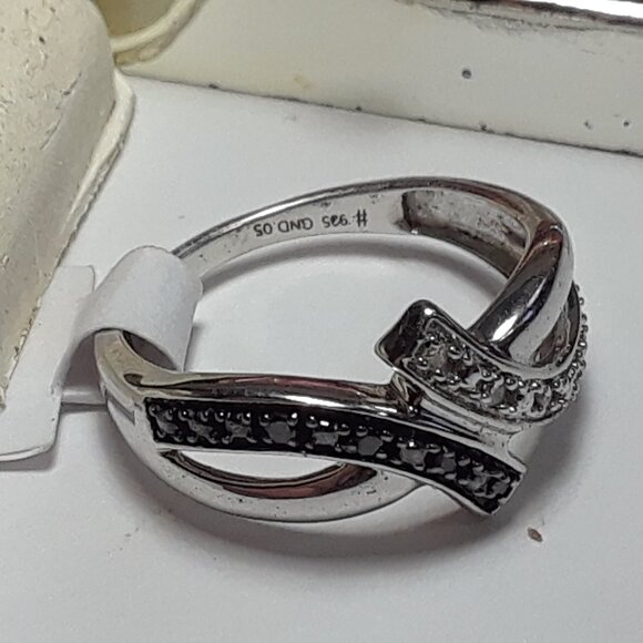 .05ctw Black & White Diamond Open Criss Cross Polished Sterling Silver Ring19990 - Picture 4 of 5